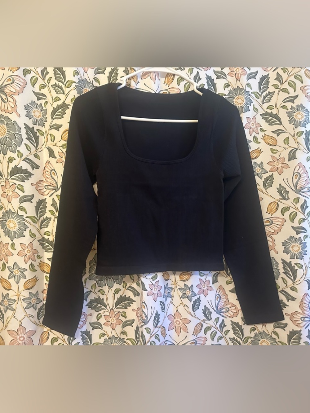 OQQ Black Ribbed Long Sleeve Crop Top